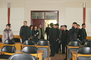 “省级文明单位”检查组到集团公司指导工作